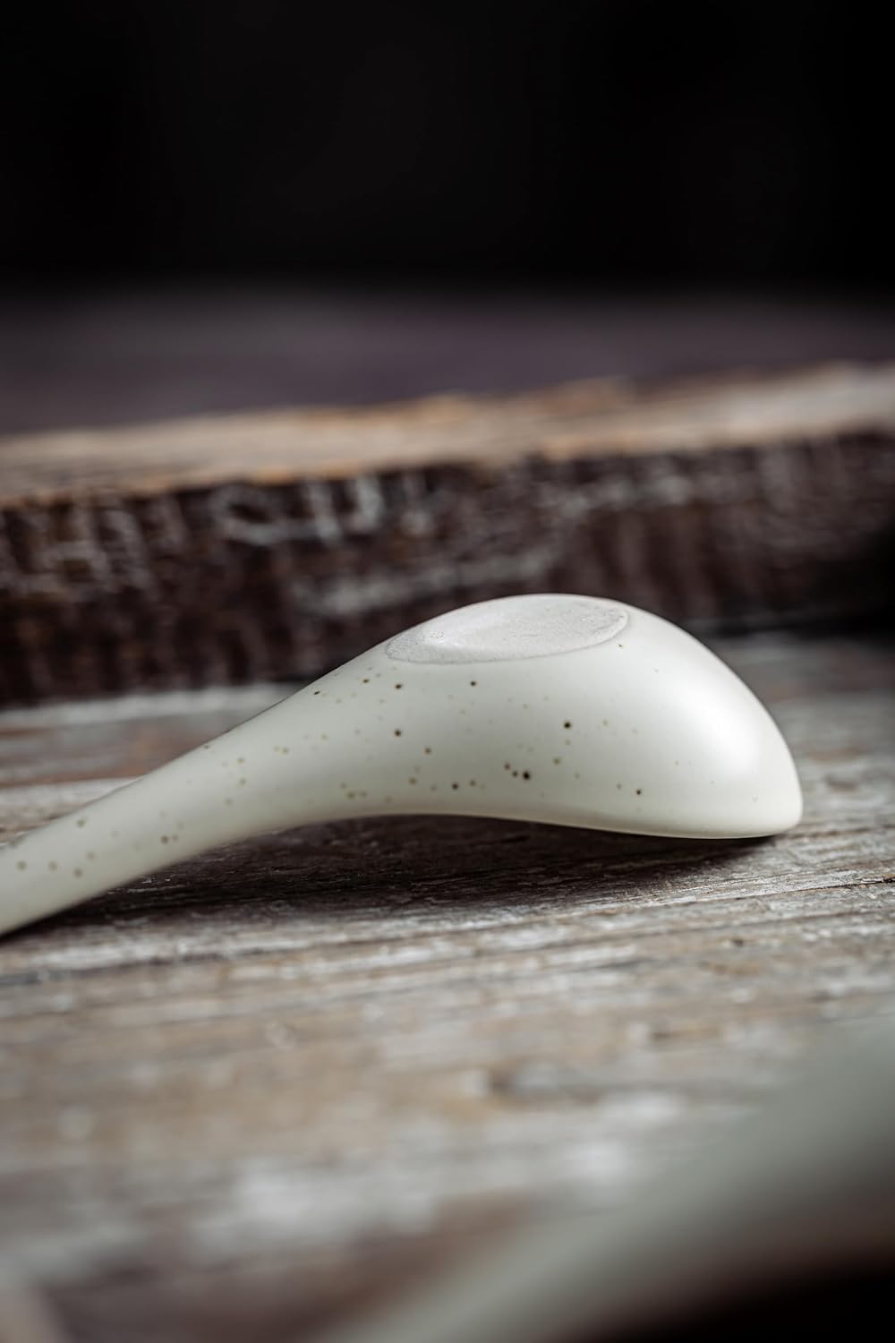 LYEOBOH 6 Pieces Asian Soup Spoons  Japanese Kitchen Soup Spoon Set  Dinner Tablespoons with Long Handle for Cereal  Ramen  Ice Cream  Dishwasher & Microwave Safe  Rustic Decor  White and Brown